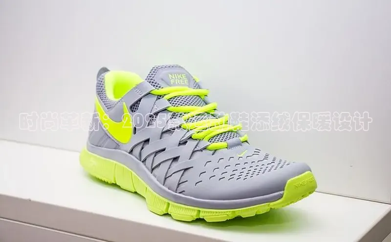 时尚革新：2025款运动鞋添绒保暖设计